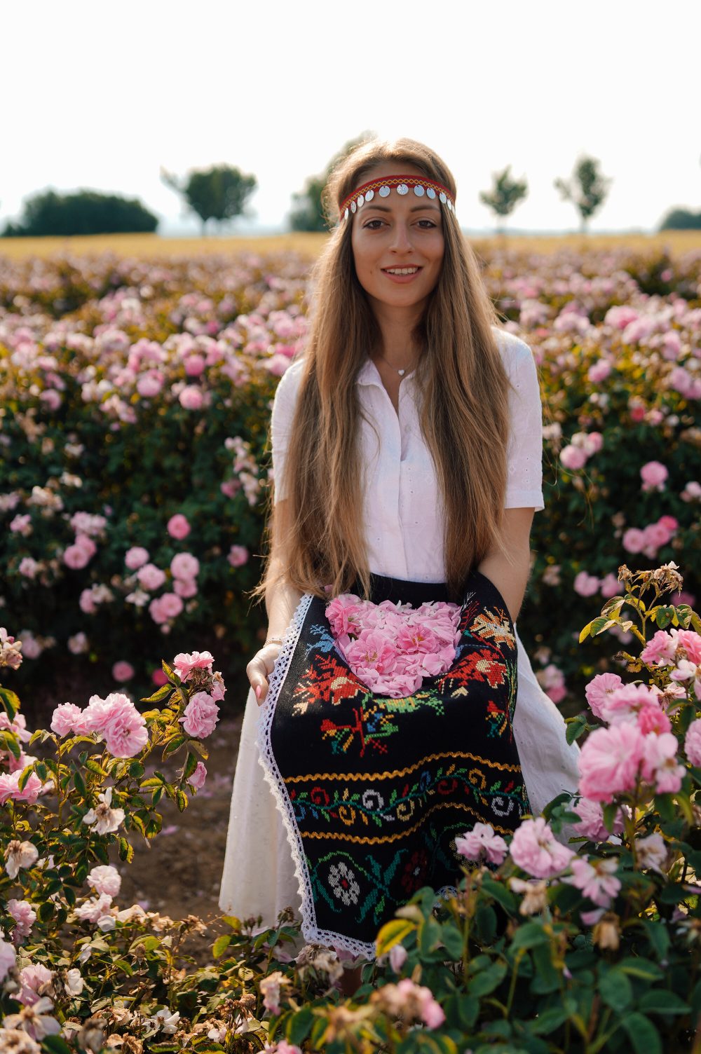 девойка с носия, Казанлък, роза, маслодайна розова долина